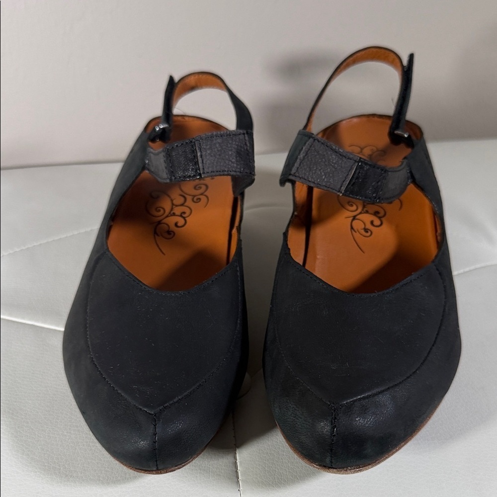 Think! Black Slingback Heels - Picture 2 of 14